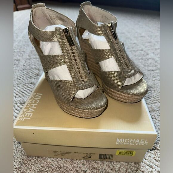 Womens Michael Kors Espadrille Gold Wedge Sandals‎ size 6 EUC - Picture 1 of 6